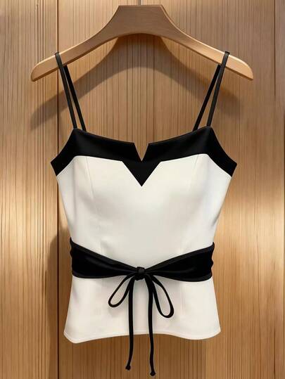 GlowEve Nuovo design top a canotta con lacci per donne, top corto aderente elasticizzato a blocchi di colore, elegante top a canotta scollo a V