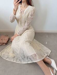 FRIFUL 女士纯色米色薄纱蕾丝面料领口抽绳蝴蝶结腰部A字连衣裙，修身百搭，适合婚礼宾客穿着，女士吊带裙 - 米色 - 查看 6