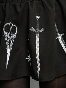 ROMWE Goth Saia evasê com estampa de martelo meteoro, espada, corrente e garfo em estilo gótico para mulheres. - Preto - Ver 6