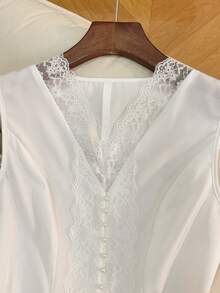GlowEve Áo kiểu nữ không tay, phối ren hoa, màu trắng, dáng ôm, cài cúc phía trước, kiểu dáng thanh lịch. - trắng - Xem 3
