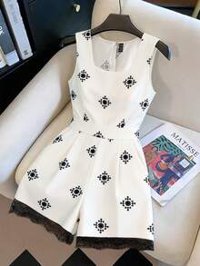 GlowEve Bộ jumpsuit không tay họa tiết hình học với phần eo thắt gọn và quần short viền ren, phù hợp cho hẹn hò, đi làm, phong cách ngọt ngào và cá tính, tươi trẻ và năng động. - Đen và trắng - Xem 1