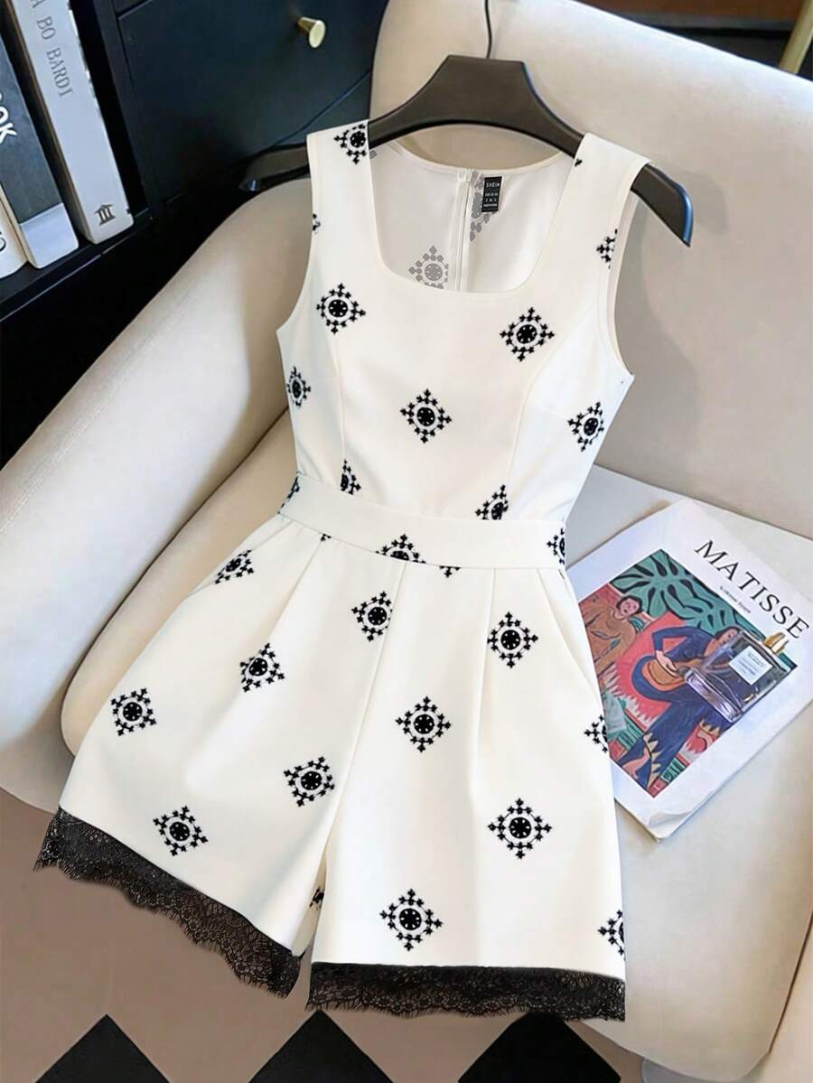 GlowEve Bộ jumpsuit không tay họa tiết hình học với phần eo thắt gọn và quần short viền ren, phù hợp cho hẹn hò, đi làm, phong cách ngọt ngào và cá tính, tươi trẻ và năng động. - Đen và trắng - Xem 1