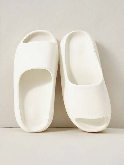 Cuccoo Att trampa på tofflor med en fot känns som att trampa på bajs, vilket ger en bekväm känsla för fötterna. Sommartofflor för stranden, viktiga för heminredning med tryck, lämpliga för både inomhus- och utomhusbruk.