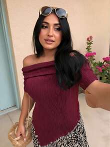 SHEIN Essnce 大码女装春夏时尚休闲舒适日常黑色纹理面料露肩修身短袖T恤，夏季女装，适合锐舞派对、曲线身材、工作场合、演唱会等场合。 - 酒紅色 - 查看 5