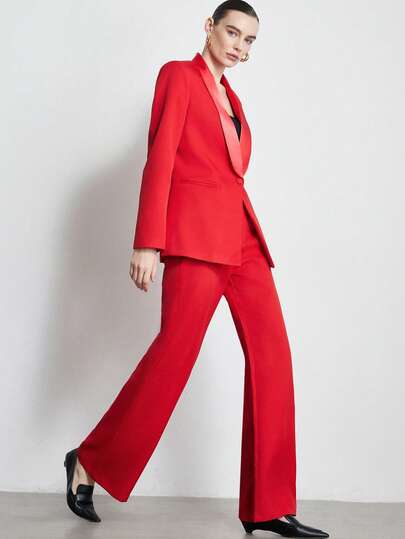 Aveloria Modichic 定制高端正式燕尾服套装，深红色，现代时尚风格，天鹅绒翻领设计，单排扣收腰，修身肩部剪裁，喇叭裤，羊毛混纺面料，挺括舒适，适合婚礼、晚宴、高端派对、节日、专业演讲和重要商务活动，尽显自信、尊贵和优雅魅力。女士立领缎面拼接长袖西装外套，搭配西裤，套装
