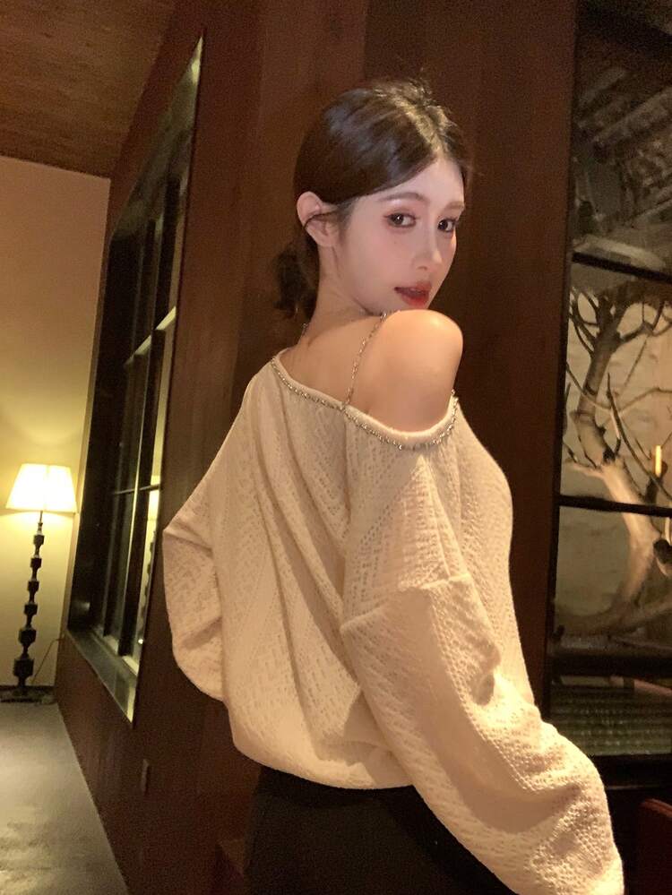 Women's Spicy Girl Asymmetrical Shoulder Top, Unique Design, Early Spring