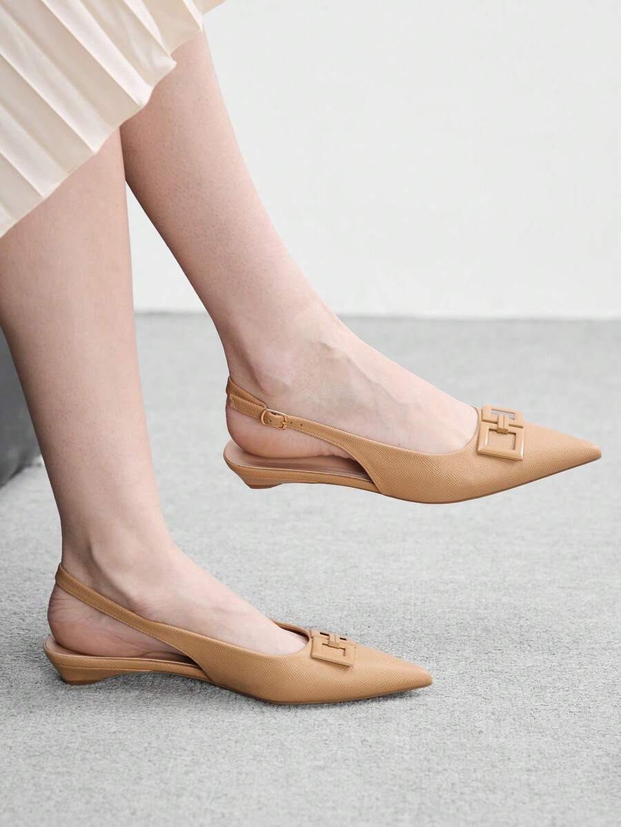 CUCCOO BIZCHIC Giày nữ mùa xuân hè 2026 mới, họa tiết lá cọ, khóa vuông bằng kim loại, mũi nhọn, quai hậu, đế bằng, giày công sở đa năng. - Lạc đà - Xem 1