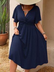 SHEIN Clasi Vestido midi de línea A con cuello en V, textura de punto, cintura con volantes y cadena, para mujer talla grande, primavera/verano - Azul Marino - Ver 3