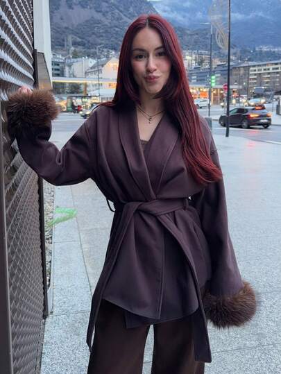 Abrilcols Fashionable Fuzzy Cuff Coffee Color Overcoat, Autumn/Winter,Fall