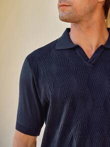Manfinity Homme 男士休闲V领短袖针织衫，纹理面料，适合夏季度假和日常通勤 - 藏蓝色 - 查看 3