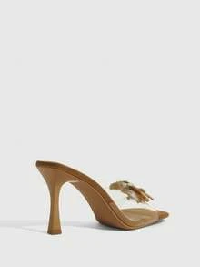 CUCCOO SZL Sandalias de tacón de aguja con punta cuadrada para mujer, con adorno de cristal transparente, de estilo slip-on, elegantes para vestidos, fiestas y discotecas - Camel - Ver 8