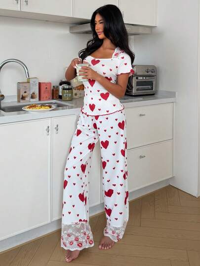 ZzzCrew 女士心形印花蕾丝拼接方领短袖睡衣套装