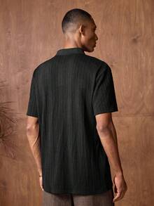 AKNOTIC Business Casual 男士撞色拼接领半开襟短袖休闲衬衫,夏季送给老公男友的简约时尚通勤短袖T恤,休闲纯色短袖Polo衫,男士约翰尼领纹理Polo衫,华夫格针织短袖衬衫,休闲纯色无扣Polo衫,男士夏季针织套头衫,男士短袖Polo衫,休闲纯色纹理华夫格针织约翰尼领套头衫夏季T恤,Old Money男士针织衬衫,男士纽扣针织Polo衫V领卫衣 - 黑色 - 查看 6