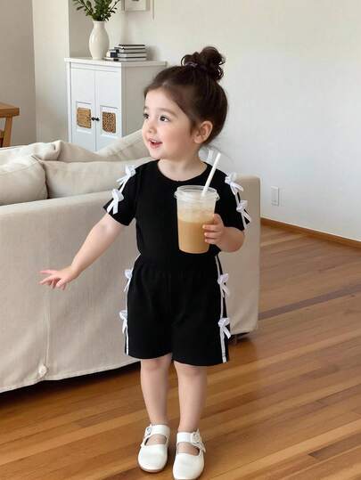 SHEIN Genkimix Kids Baby Girls Casual Fashion Daily Round Neck Short Sleeve Cropped Bow Decor Pink T-Shirt And Elastic Waist Shorts 2-Piece Set