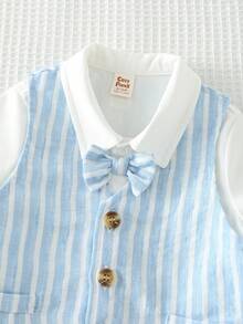 Cozy Pixies Bộ quần áo mùa hè dễ thương cho bé trai gồm 3 món: Áo vest kẻ sọc xanh, quần short, áo sơ mi ngắn tay kèm nơ, thích hợp cho tiệc sinh nhật, lễ rửa tội, lễ kỷ niệm sinh nhật lần thứ nhất, các dịp trang trọng. - Màu xanh lam - Xem 12