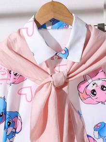 少女印花短袖上衣和长裤两件套。上衣印满可爱的史迪奇和天使图案，配有可拆卸的浅粉色披肩和同色系高腰阔腿裤。采用舒适亲肤面料，这款甜美亮丽的套装非常适合休闲外出、玩耍和日常穿着，将趣味卡通魅力与舒适百搭的设计完美结合。 - 粉色 - 查看 4