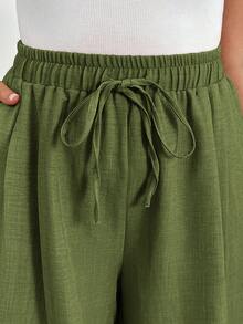 SHEIN Essnce 大码女装春夏时尚休闲宽松舒适基础款日常百搭修身弹力腰短裤，简约风格，外出休闲，宽松裤型，欧式夏季，机场女装，波西米亚风，度假休闲，曲线短裤，复古富贵风，舒适短裤，飘逸短裤，百慕大短裤 - 軍綠色 - 查看 6