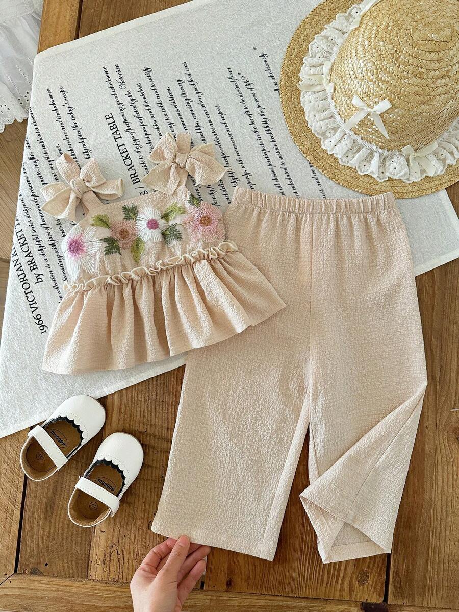 Bộ đồ ngủ bé gái gồm áo hai dây và quần ống rộng thêu hoa, kiểu dáng babydoll, thích hợp cho kỳ nghỉ hè ở bãi biển. - Màu be - Xem 1