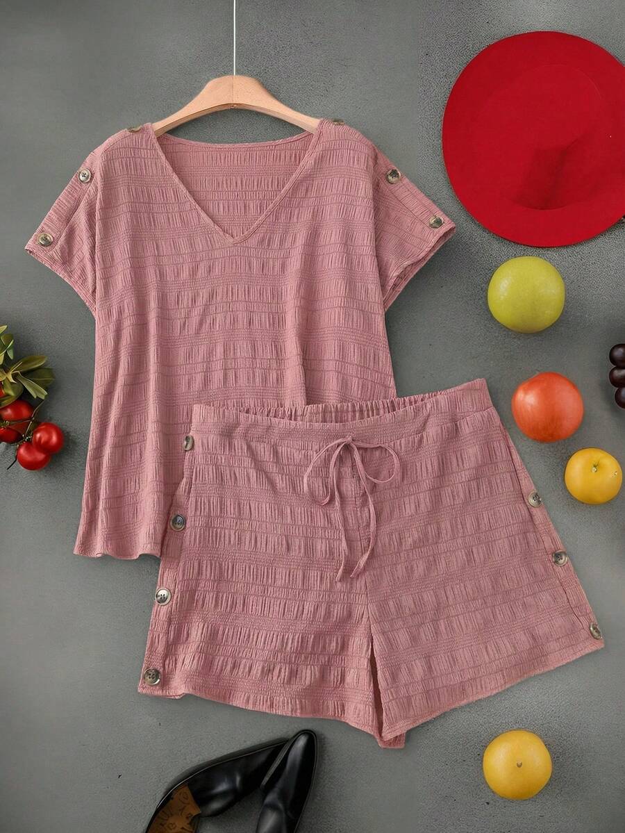 SHEIN LUNE 两件套加大码蓝色圆领衬衫+短裤两件套宽松休闲纽扣装饰女装套装 女式两件套 短款女装夏季套装 女式夏季服装 女式休闲套装 女式休闲套装 女式短款套装 女式夏季短款套装 女式夏季睡衣套装 - 淺粉色 - 查看 1