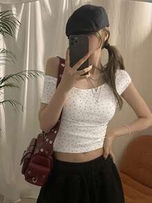 DAZY Women's Tight-Fitting Oblique Shoulder Star Print Full-Print T-Shirt - White - View 5