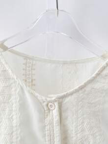 GlowEve 女士圆领几何刺绣图案休闲百搭日常衬衫 - 白色 - 查看 3