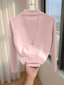 GlowEve Áo thun nữ tay dài cổ tròn màu trơn thanh lịch, điểm nhấn là cúc kim loại trên vai, kiểu dáng dễ phối đồ cho mùa thu/đông. - Hồng - Xem 2