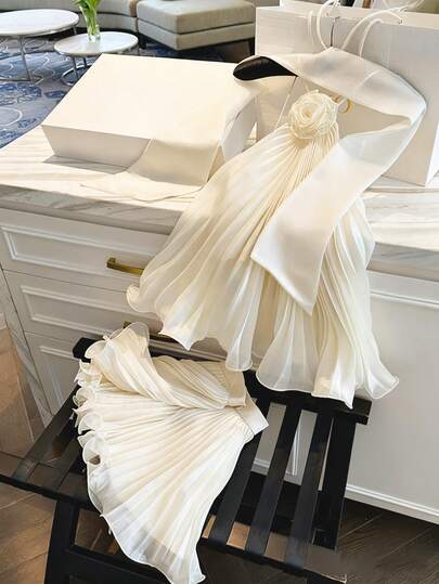 GlowEve CURVE 大码纯色3D立体花卉装饰褶皱吊带上衣和半身裙两件套