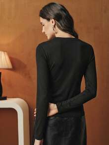 Anewsta Áo thun nữ mùa xuân thanh lịch với họa tiết hoa và ngọc trai, kiểu dáng ôm sát, thích hợp cho công sở, áo thun dệt kim nữ. - màu đen - Xem 2