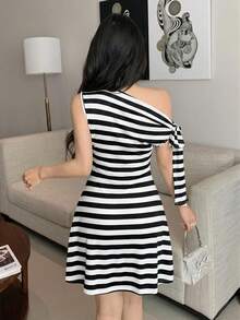 Vestido corto asimétrico con nudo en la cintura para mujer - Blanco y Negro - Ver 2