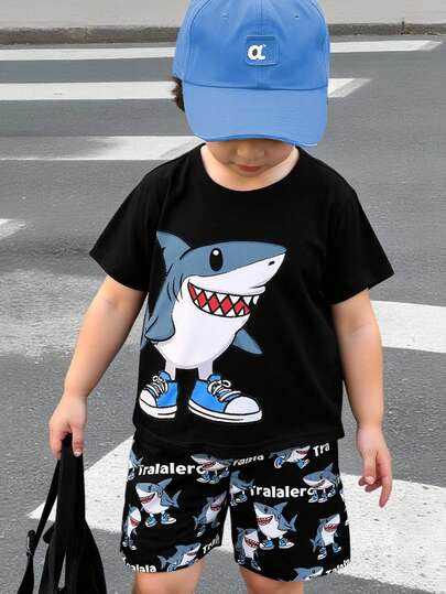 SHEIN Streecool Kids 2pcs/Set Casual Fashionable & Comfortable Young Boys Outfit, Sports Suit, Sharksutra Graphic Print, All-Over Allover Print Design, Suitable For Spring/Summer, Casual Wear, Back To School, Photography, Campus, Festivals, Gifts