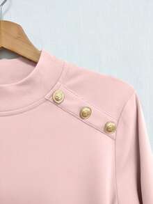 GlowEve Áo thun nữ tay dài cổ tròn màu trơn thanh lịch, điểm nhấn là cúc kim loại trên vai, kiểu dáng dễ phối đồ cho mùa thu/đông. - Hồng - Xem 4