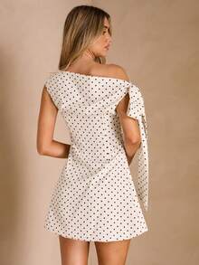 Enchnt 女士时尚波点腰部收褶A字型不对称肩部系带迷你连衣裙 - 杏色 - 查看 7