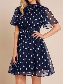 Amorya 女士波点印花腰部雪纺荷叶边下摆可爱迷你连衣裙 - 藏蓝色 - 查看 6