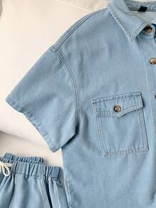 Comfortcana 女士短袖单排扣口袋牛仔衬衫和牛仔短裤休闲套装，适合夏季度假、春假、狂欢节、海滩、外出等场合，是Y2K女性休闲套装的理想之选。浅蓝色牛仔两件套休闲短袖纽扣衬衫和抽绳短裤套装，尽显时尚休闲风范。 - 淺色水洗藍 - 查看 5