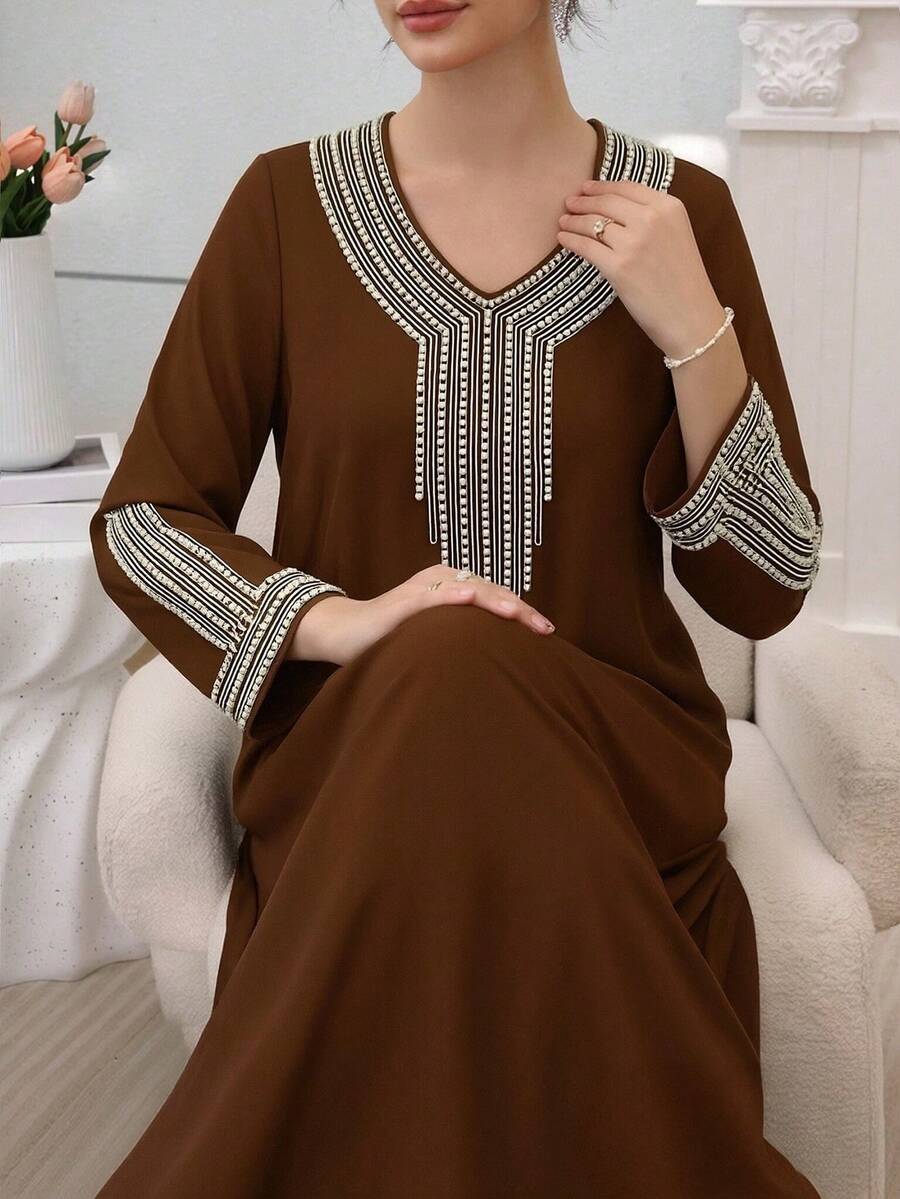 Al Najma 女士宽松刺绣串珠长袍，适合开斋节穿着 - 棕色 - 查看 1