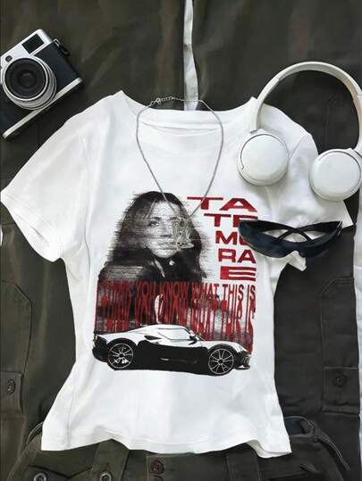 Noixe Camiseta gráfica casual para mujer para exteriores, nueva llegada de verano, estilo deportivo y de ocio, adecuada para citas, vacaciones, color blanco, diseño gráfico, estampado de letras, retrato femenino, mujer de cabello negro largo, camiseta de manga corta para mujer