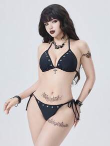ROMWE Bộ đồ bơi 2 mảnh phong cách Gothic Punk Avant-Garde gợi cảm dành cho nữ năm 2026, trang trí đinh tán thời thượng, mặt dây chuyền hình thánh giá, điểm nhấn dây đeo nơ, màu đen và bạc, bộ bikini tam giác có thể điều chỉnh cúp ngực. - màu đen - Xem 8