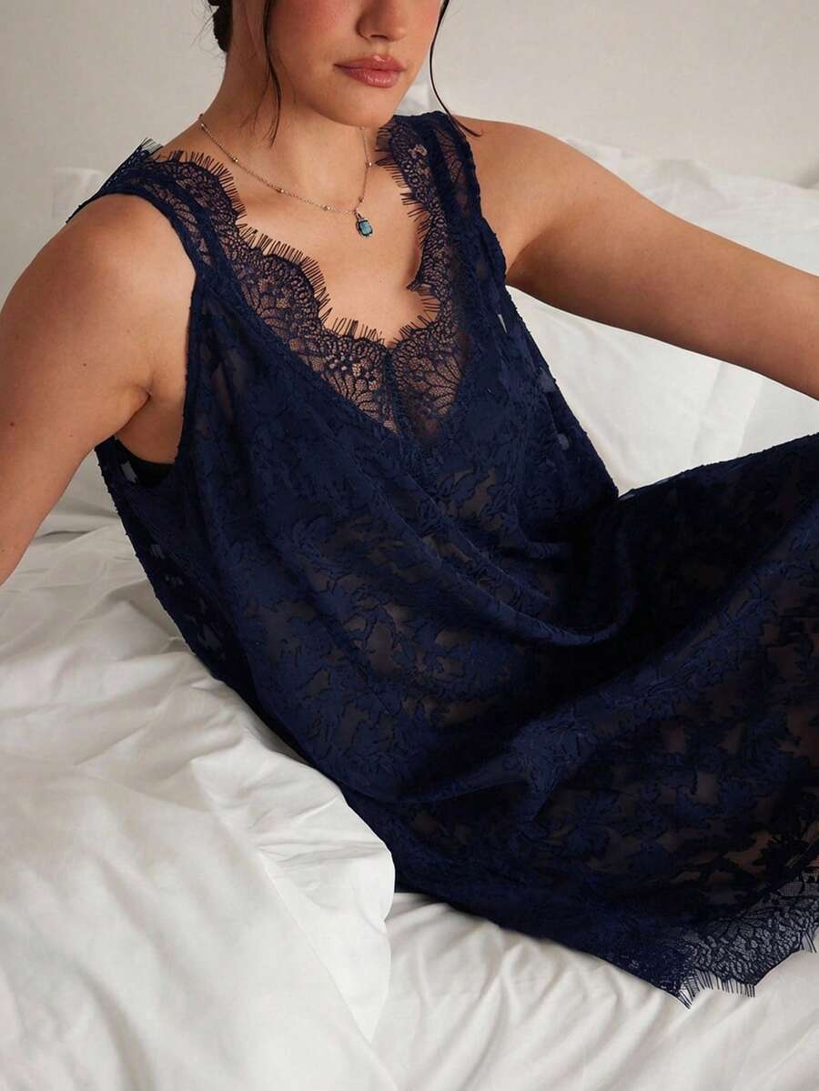 Freevana Đầm ren xuyên thấu màu trơn cỡ lớn không tay - Màu xanh hải quân - Xem 1