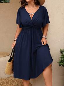SHEIN Clasi Vestido midi de línea A con cuello en V, textura de punto, cintura con volantes y cadena, para mujer talla grande, primavera/verano - Azul Marino - Ver 5