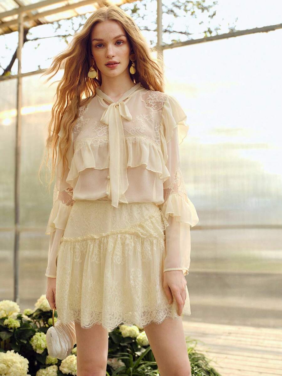 MOTF PREMIUM 女士蕾丝拼接浪漫短裙，春夏款 - 杏色 - 查看 1