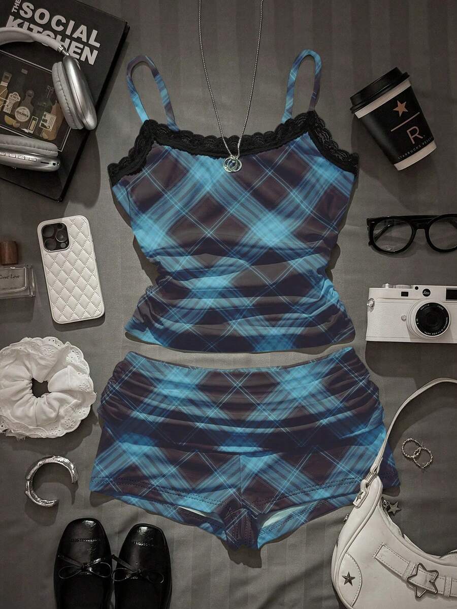 Attitoon 休闲简约学院风格子印花黑色蕾丝吊带背心和褶皱短裤两件套，适合夏季穿着 - 彩色 - 查看 1