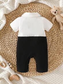 SHEIN Bộ romper ngắn tay cho bé trai sơ sinh, trang phục mùa hè phối màu đen trắng dễ thương với trang trí gấu 3D & nơ, bộ đồ trang trọng cho lễ rửa tội và lễ rửa tội - Đen và trắng - Xem 3