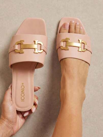 217 sandalias casuales de moda con detalle metalico