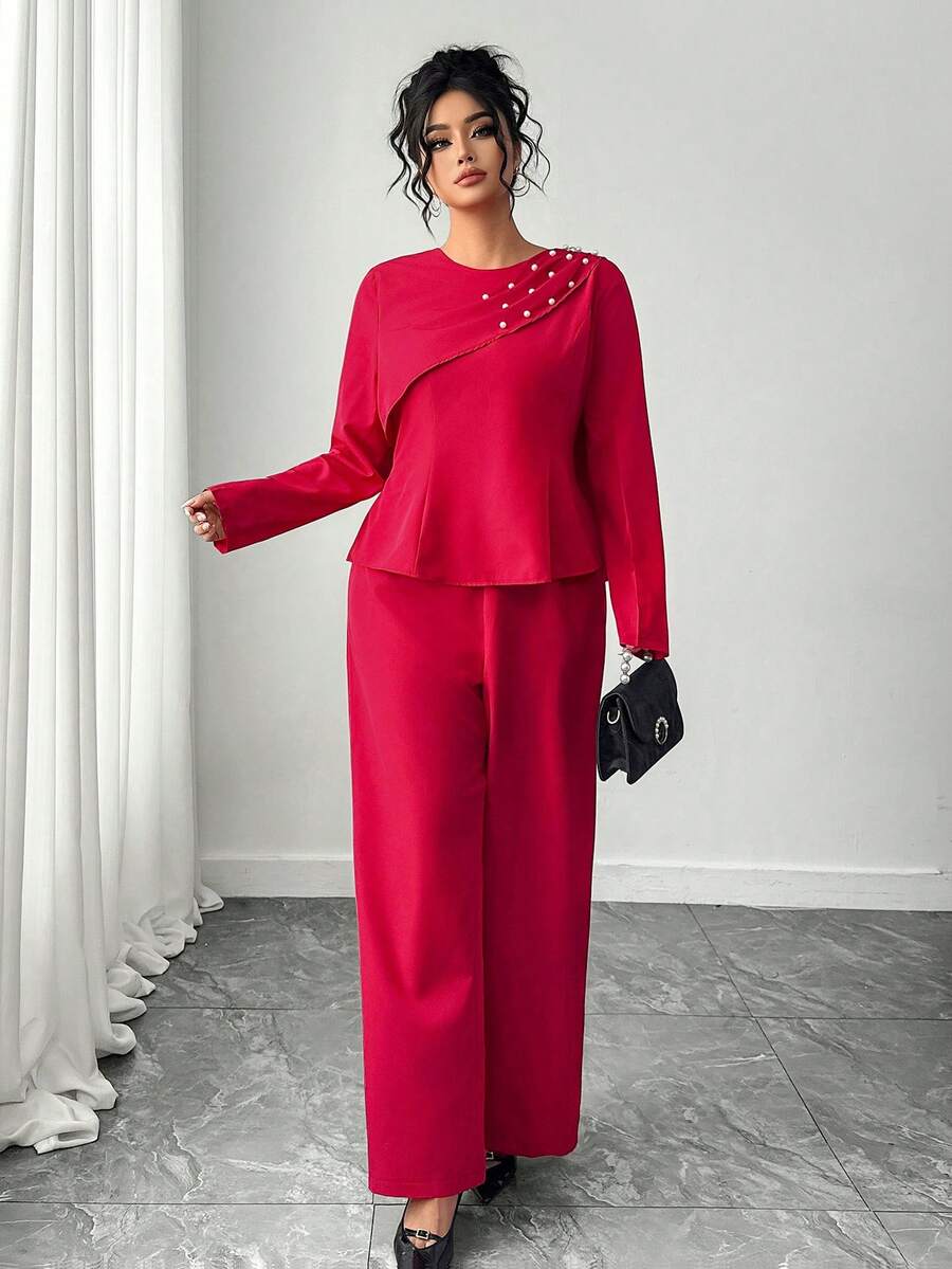 Elenzga 大码女式红色长袖珍珠肩部设计收腰上衣搭配阔腿裤套装，优雅红色两件套通勤装，红色荷叶边上衣搭配长裤，完美适用于圣诞节、新年派对和其他节日场合，让你成为焦点。 - 紅色 - 查看 1