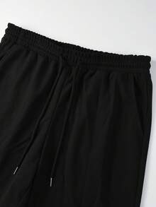 Manfinity Homme 男士撞色印花Polo衫套装，适合居家、外出和聚会穿着 - 黑色 - 查看 4