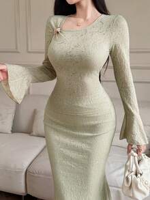 DAZY Women's Elegant Floral Textured Asymmetric Flare Sleeve T-Shirt And Fish Tail Hem Skirt 2-Piece Set, Spring/Summer - Green - View 4