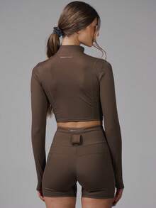 Musera Sport 短款修身BBL夹克，带Logo拉链，适合运动、健身、健身房、普拉提、日常休闲穿着，夏季款。 - 摩卡棕 - 查看 4