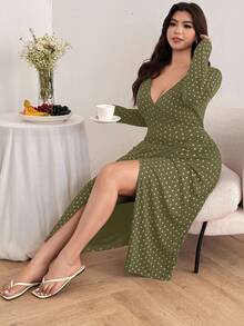 Dazy Plus Áo ngủ dài cỡ lớn dành cho nữ, họa tiết chấm bi và hoa, ôm sát, cổ chữ V, xẻ tà bên hông, chất liệu chun co giãn. - xanh quân đội - Xem 5