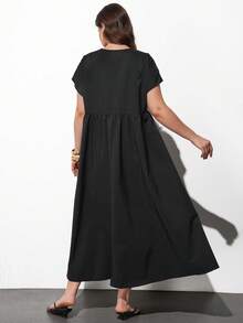 Maija Đầm cỡ lớn màu đen cổ chữ V, dáng rộng thoải mái. - màu đen - Xem 5