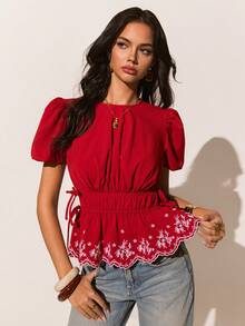 Poéselle 女士花卉刺绣圆领短泡泡袖褶皱腰带衬衫 - 紅色 - 查看 5
